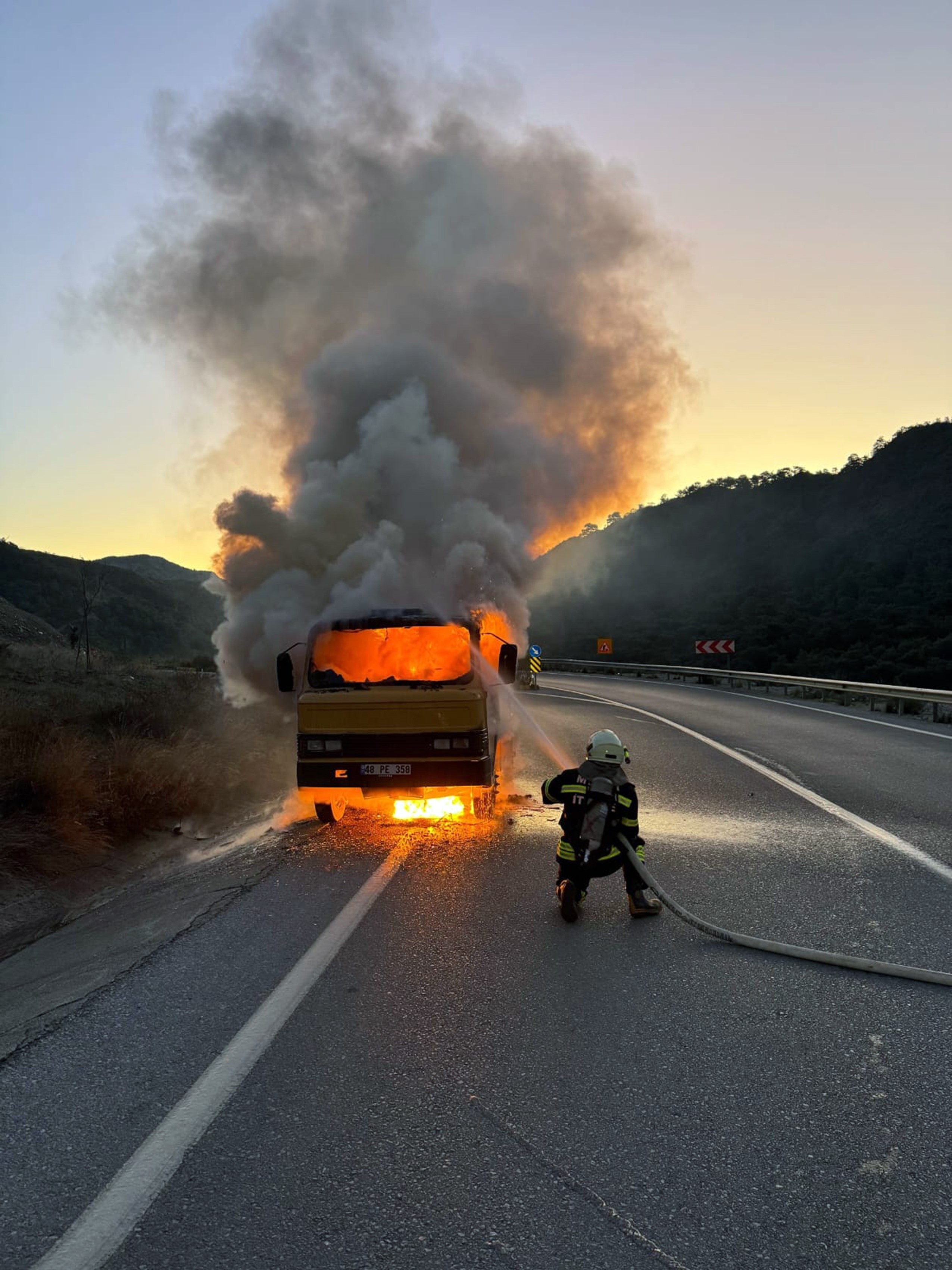 Yakıt Dolu Tanker Alev Alev Yandı