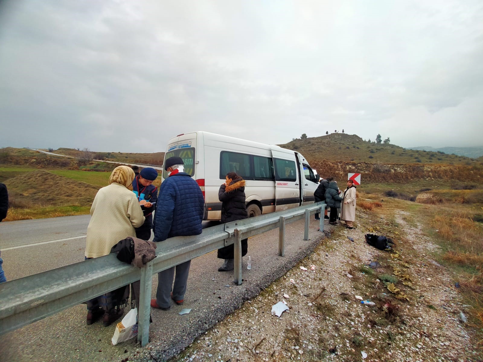 Yolcu Minibüsü Ile Kamyonet Çarpıştı, 5 Kişi.. (7)