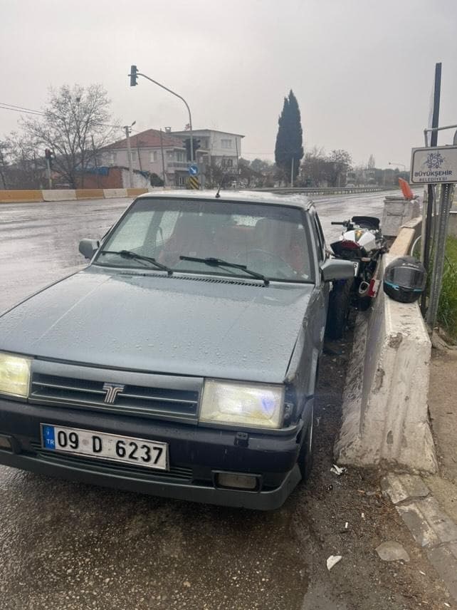 Aydın Germencik’te Otomobil Ile Motosiklet Çarpıştı (3)