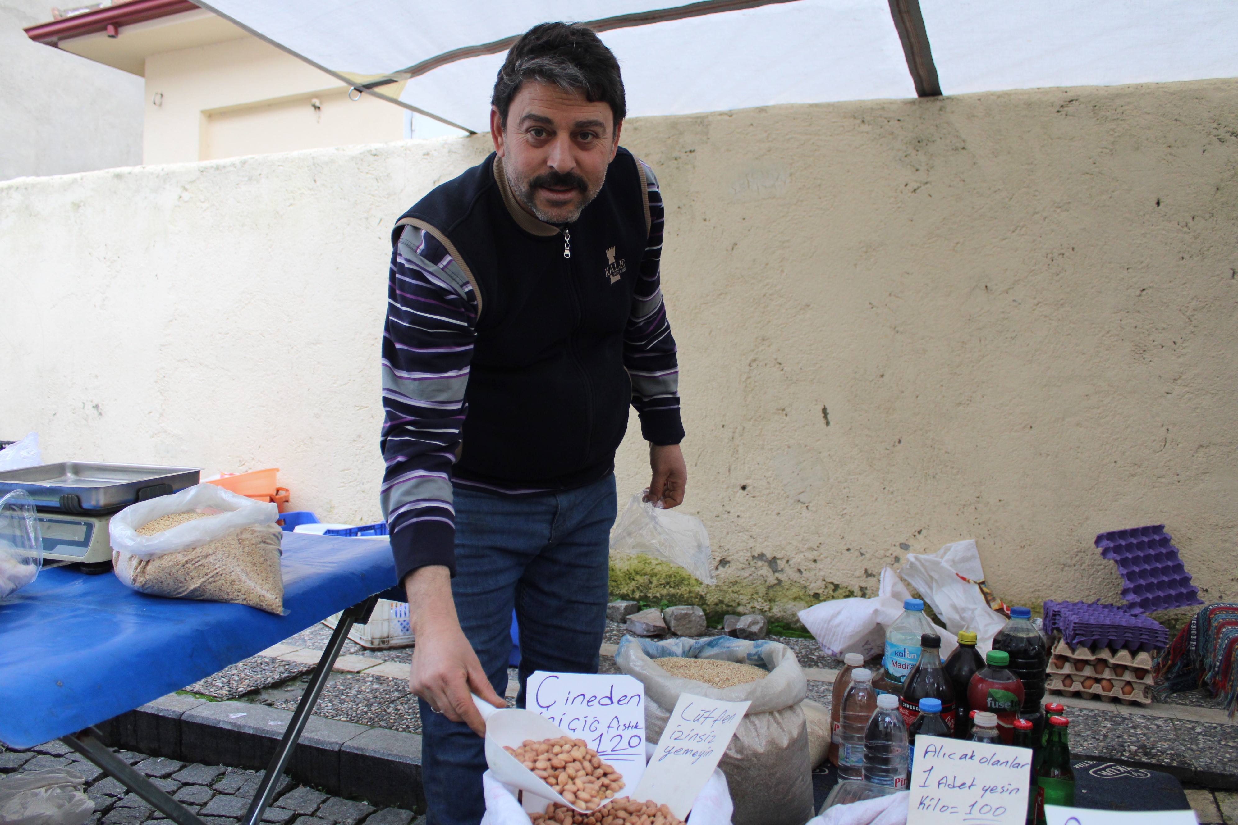 Aydın’da Pazarcı Fıstıklarını Yiyen Müşterilerine Tepkili (3)