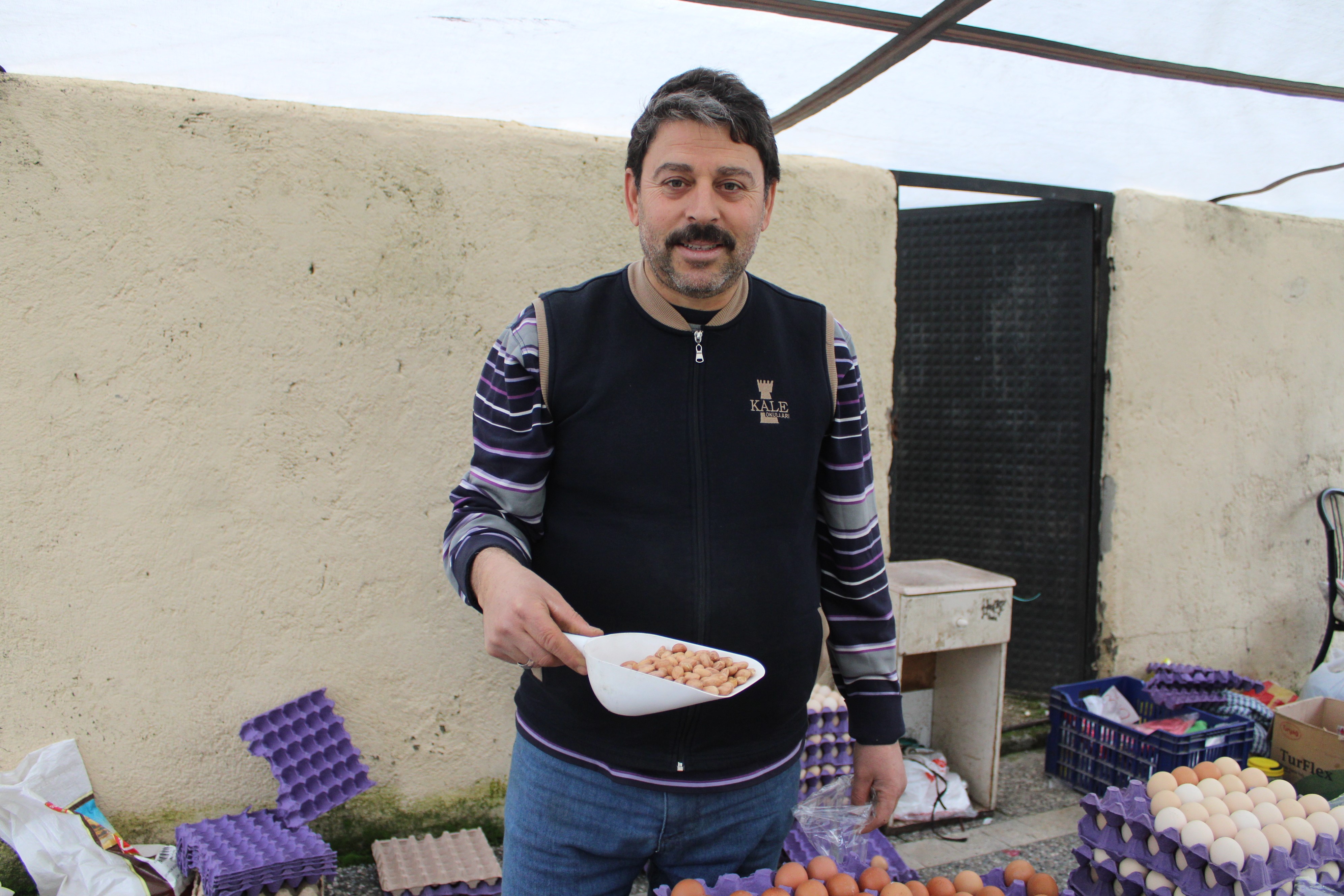 Aydın’da Pazarcı Fıstıklarını Yiyen Müşterilerine Tepkili (4)