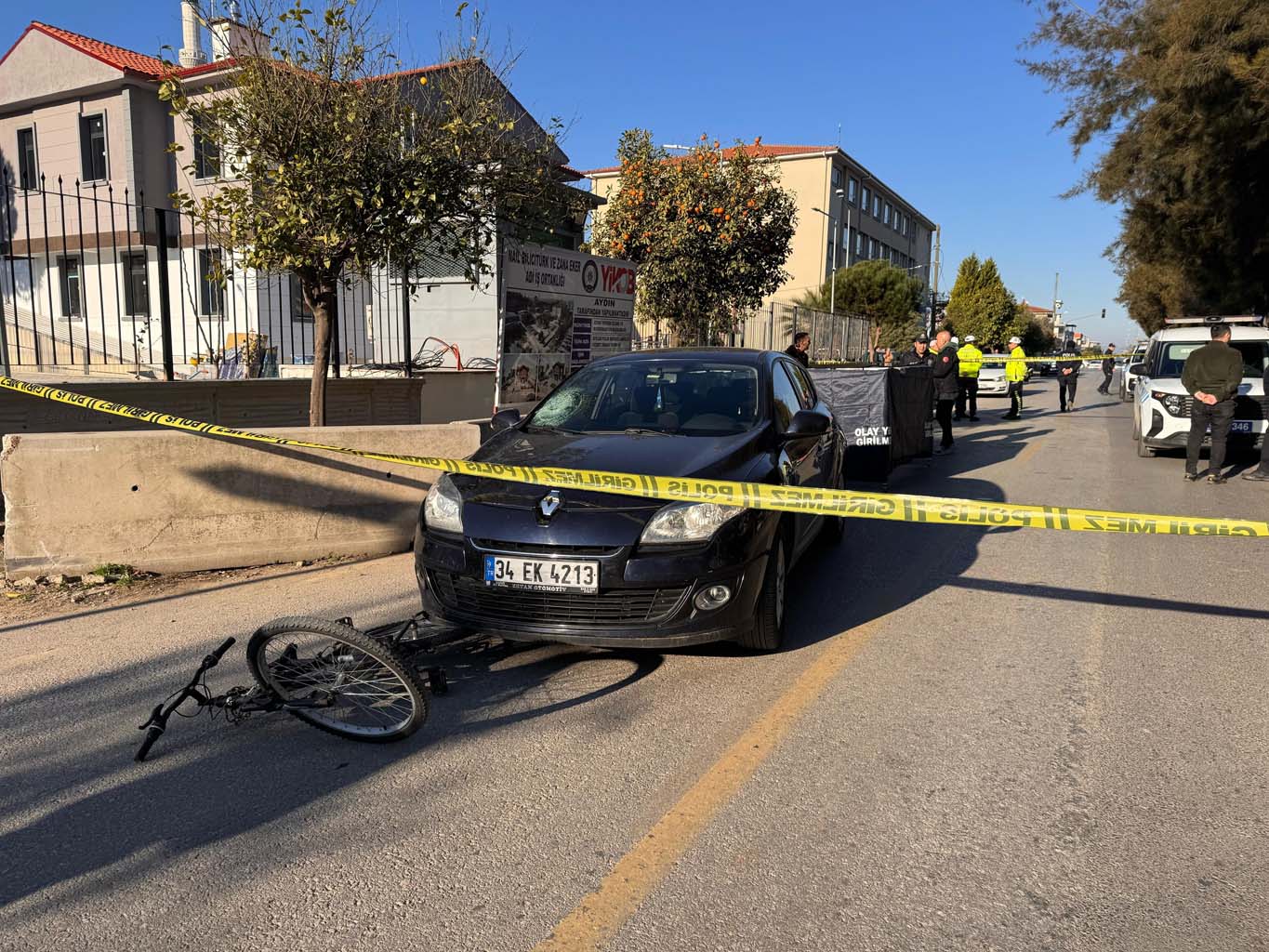 Aydın’daki Kazada Bisiklet Sürücüsü Yaşamını Yitirdi (5)