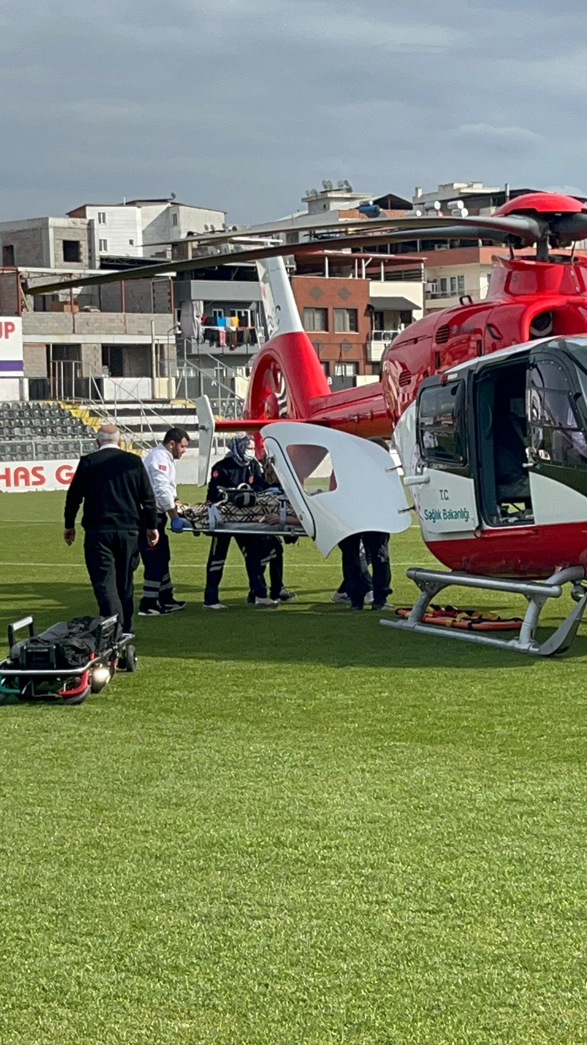 Aydın’ın Tanınan Iş Insanı Ağır Yaralı Olarak Ambulans Helikopterle Hastaneye Kaldırıldı (5)
