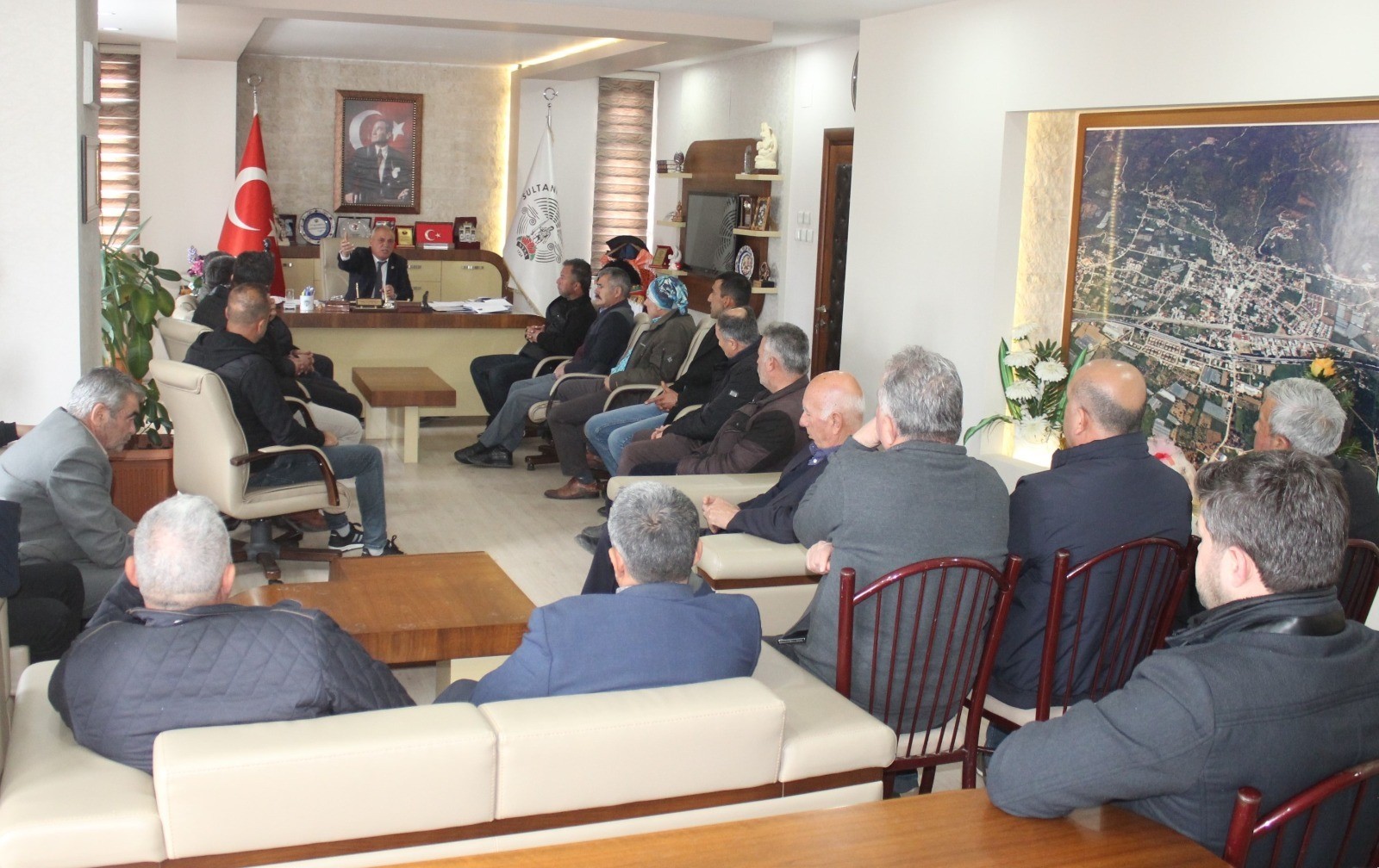 Chp’li Bülbül Ihraç Ettirdi, Mahalle Muhtarları Sahip Çıktı (2)