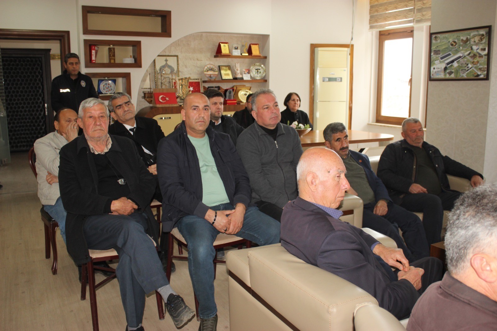 Chp’li Bülbül Ihraç Ettirdi, Mahalle Muhtarları Sahip Çıktı (3)