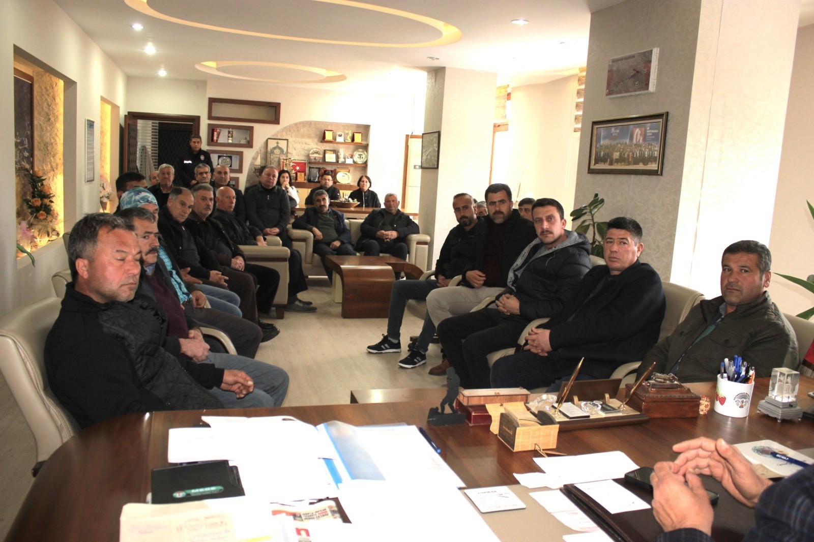 Chp’li Bülbül Ihraç Ettirdi, Mahalle Muhtarları Sahip Çıktı (4)