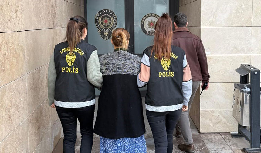 İki Kadın Kıskıvrak Yakalandı (3)