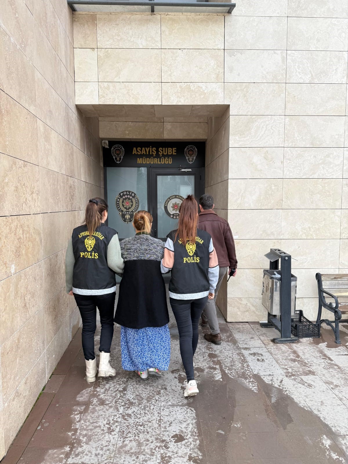 İki Kadın Kıskıvrak Yakalandı