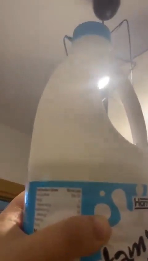 Marketten Harras Marka Ayran Aldı, Neredeyse Yarısı Boş Çıktı