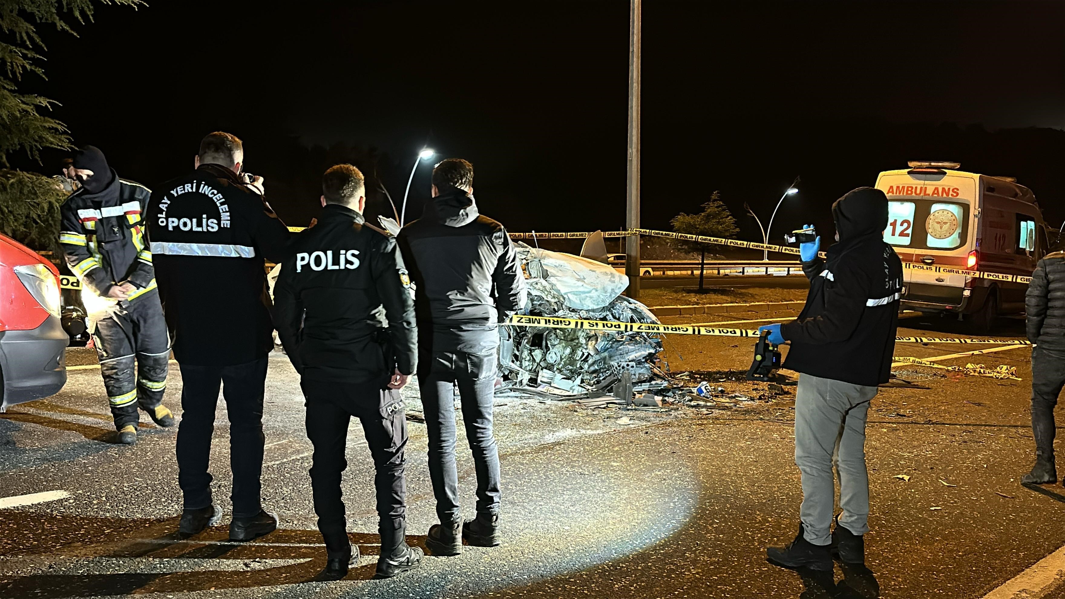 Otomobil Sürücüsü Kazada Yaşamını Yitirdi (2)