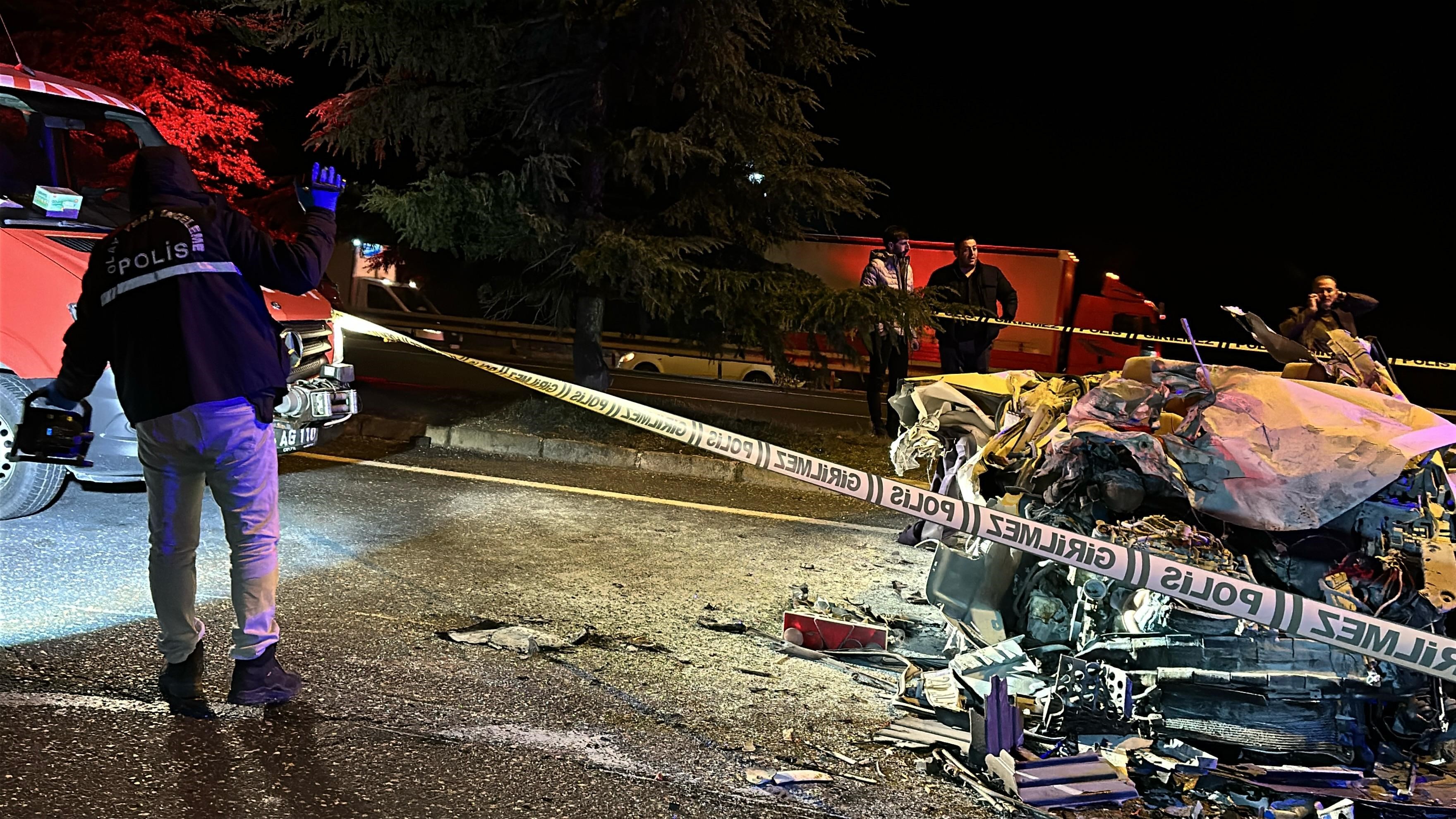 Otomobil Sürücüsü Kazada Yaşamını Yitirdi (5)