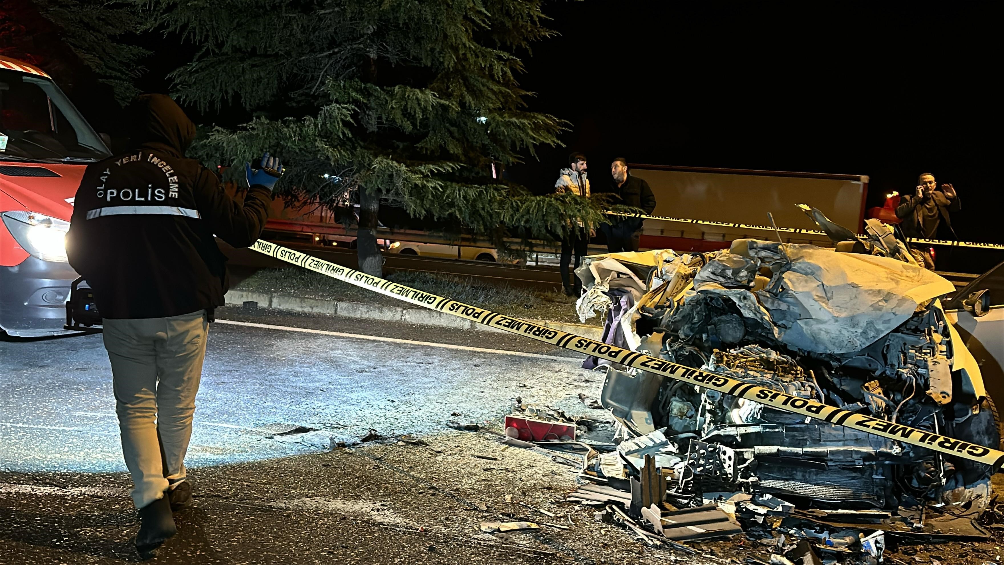 Otomobil Sürücüsü Kazada Yaşamını Yitirdi