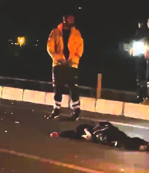 Plakası Belirlenemeyen Araç Çarptı, Diğer Arabalar Üzerinden Geçti (2)