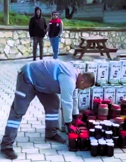 Sahte 4 Bin 500 Litre Zeytinyağı Ile 980 Kilo Bal Imha Edildi