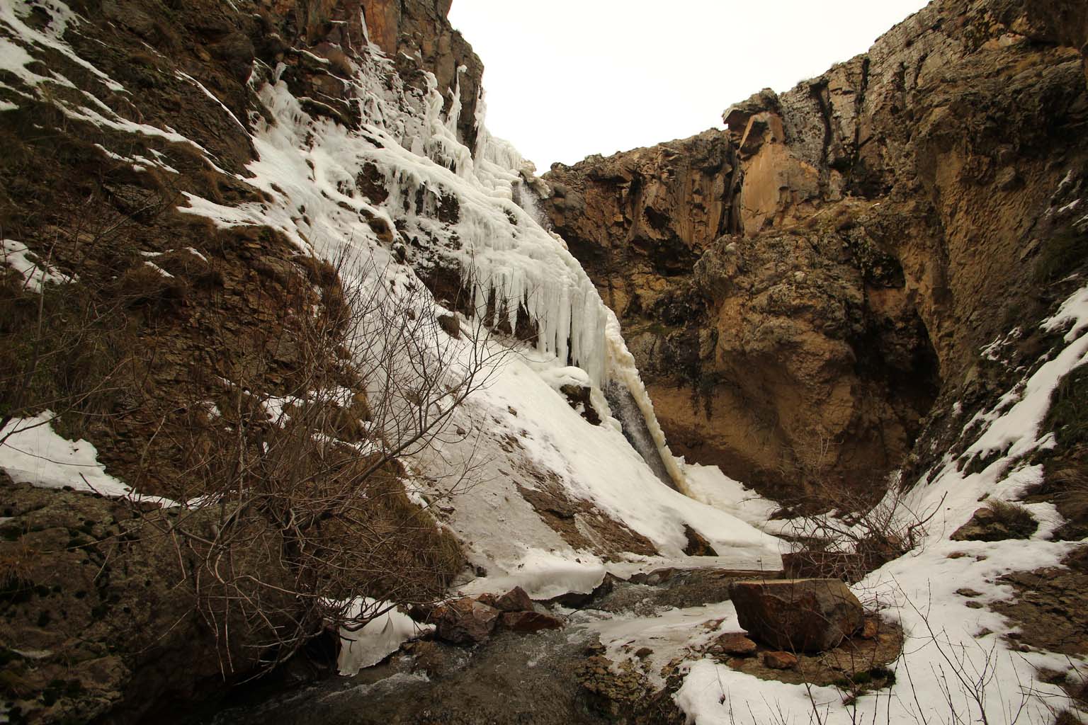 Soğuktan Şelale Dondu (4)