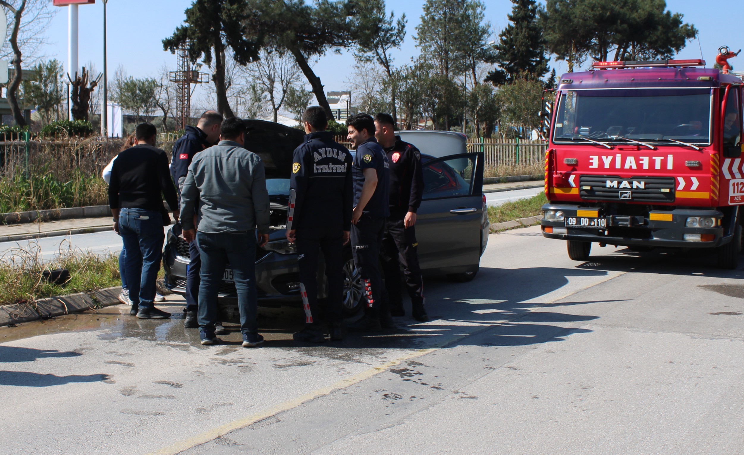 Aydın’da Otomobil Alev Aldı (2)