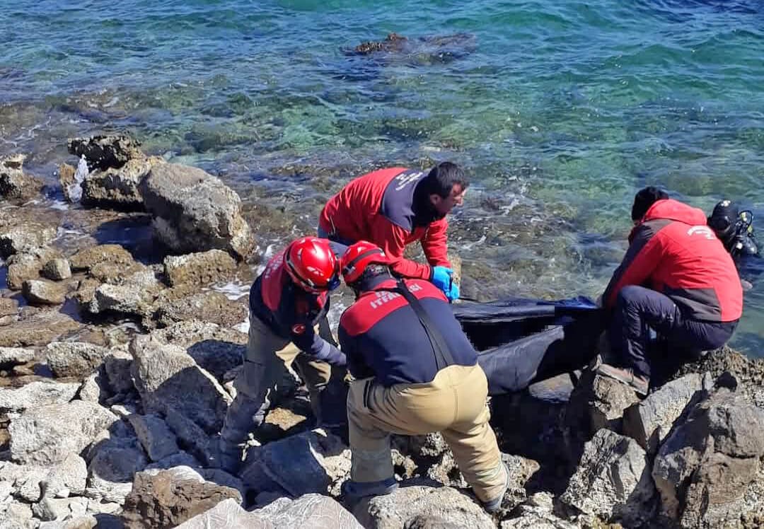 Denize Düşen Araçta Hayatını Kaybetti (2)