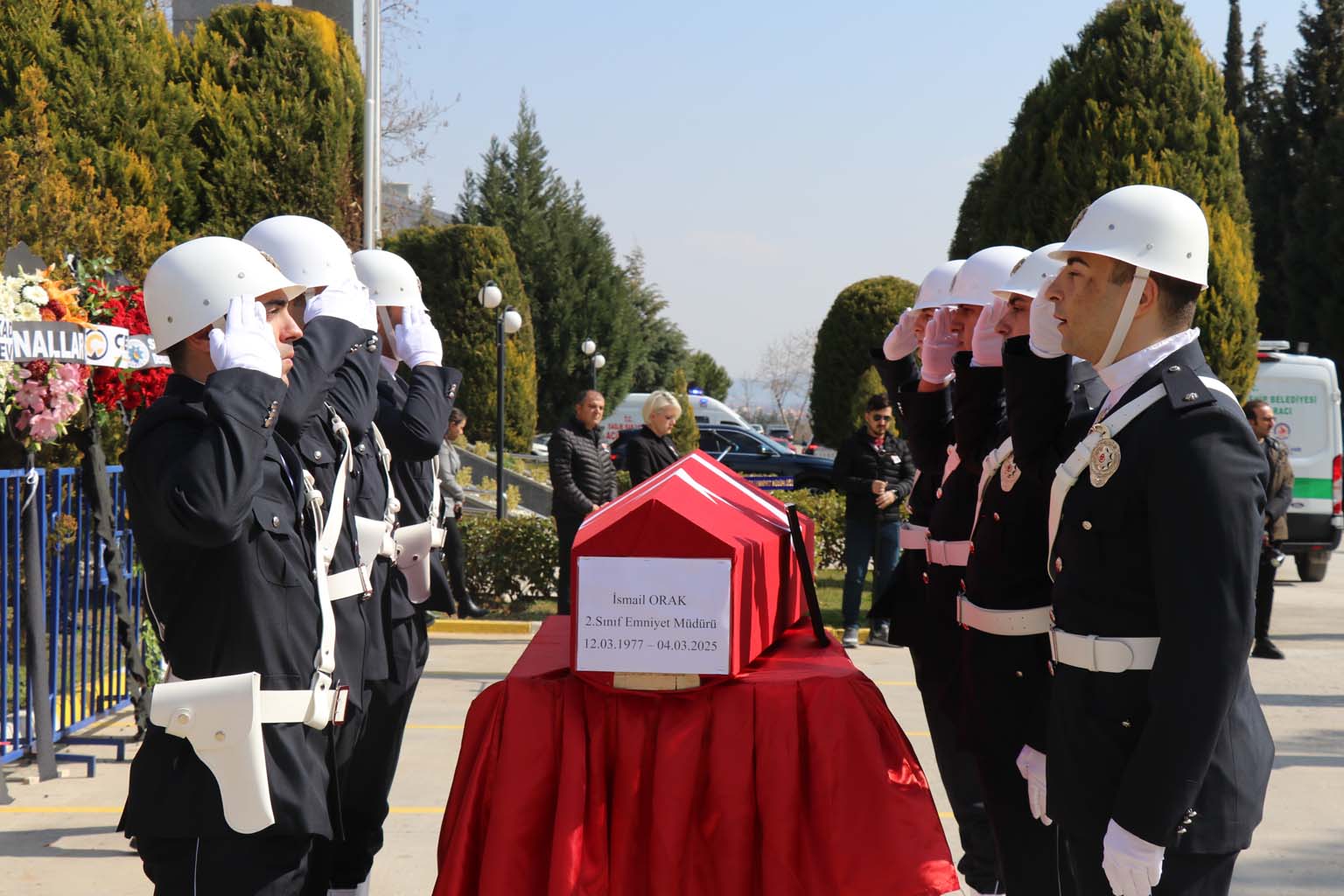 Denizli’de Vefat Eden Emniyet Müdürü’nün Naaşı Memleketi Aydın’a Getirildi (4)
