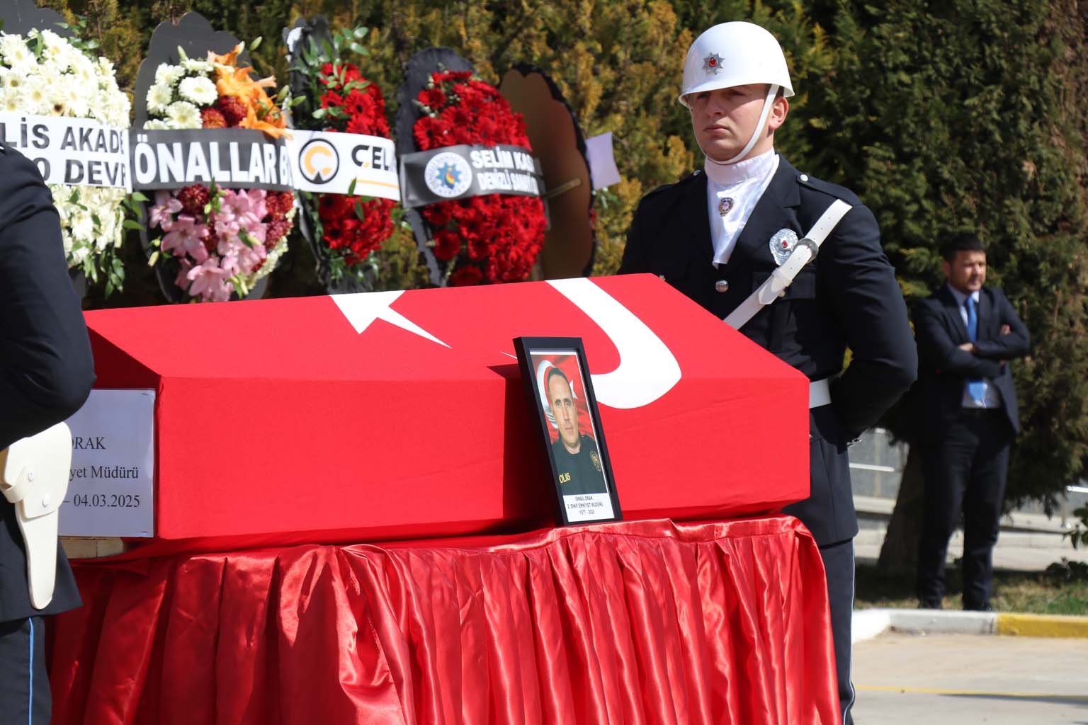 Denizli’de Vefat Eden Emniyet Müdürü’nün Naaşı Memleketi Aydın’a Getirildi (5)