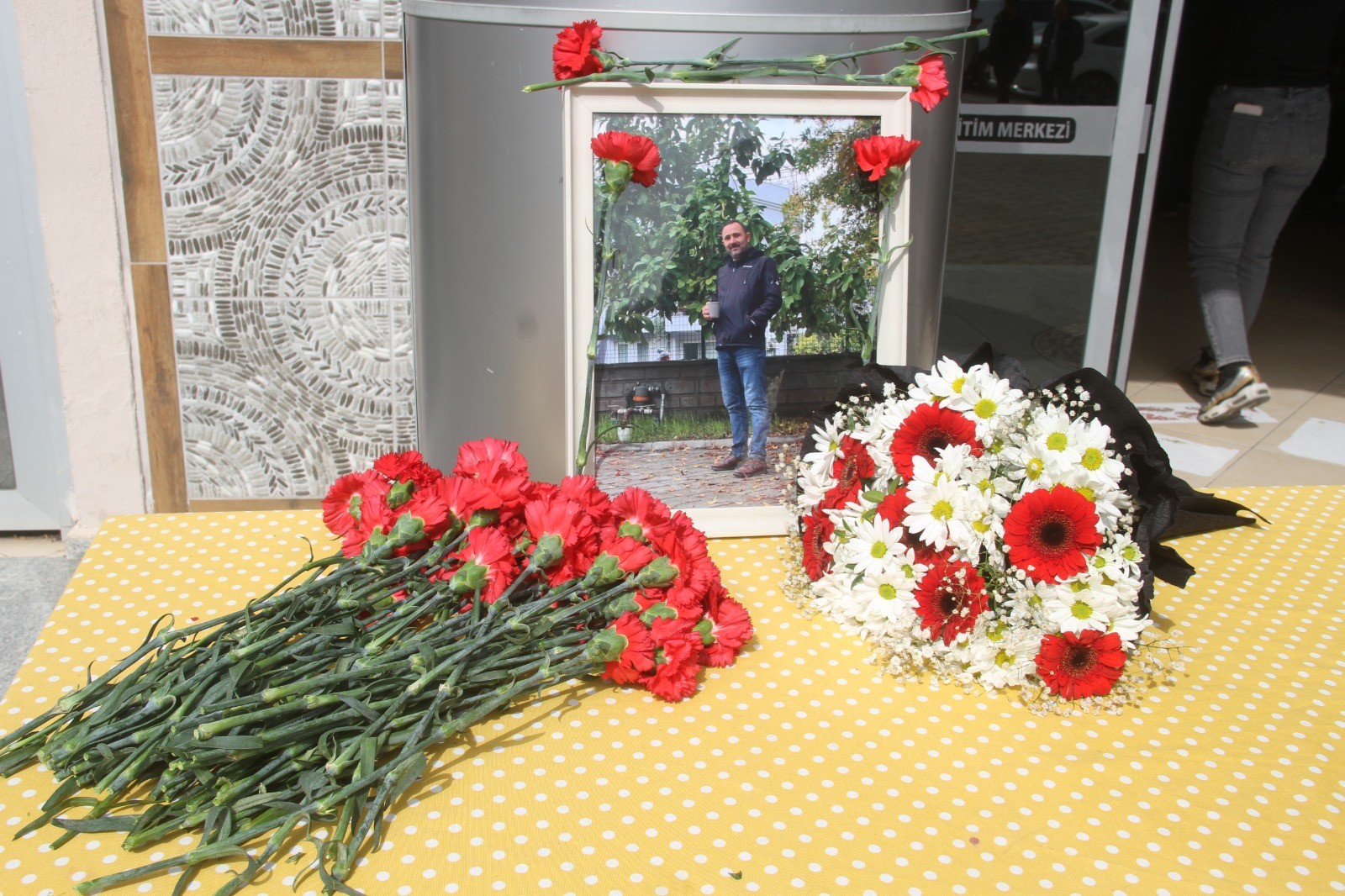 Gözyaşları Sel Oldu.. 42 Yaşındaydı