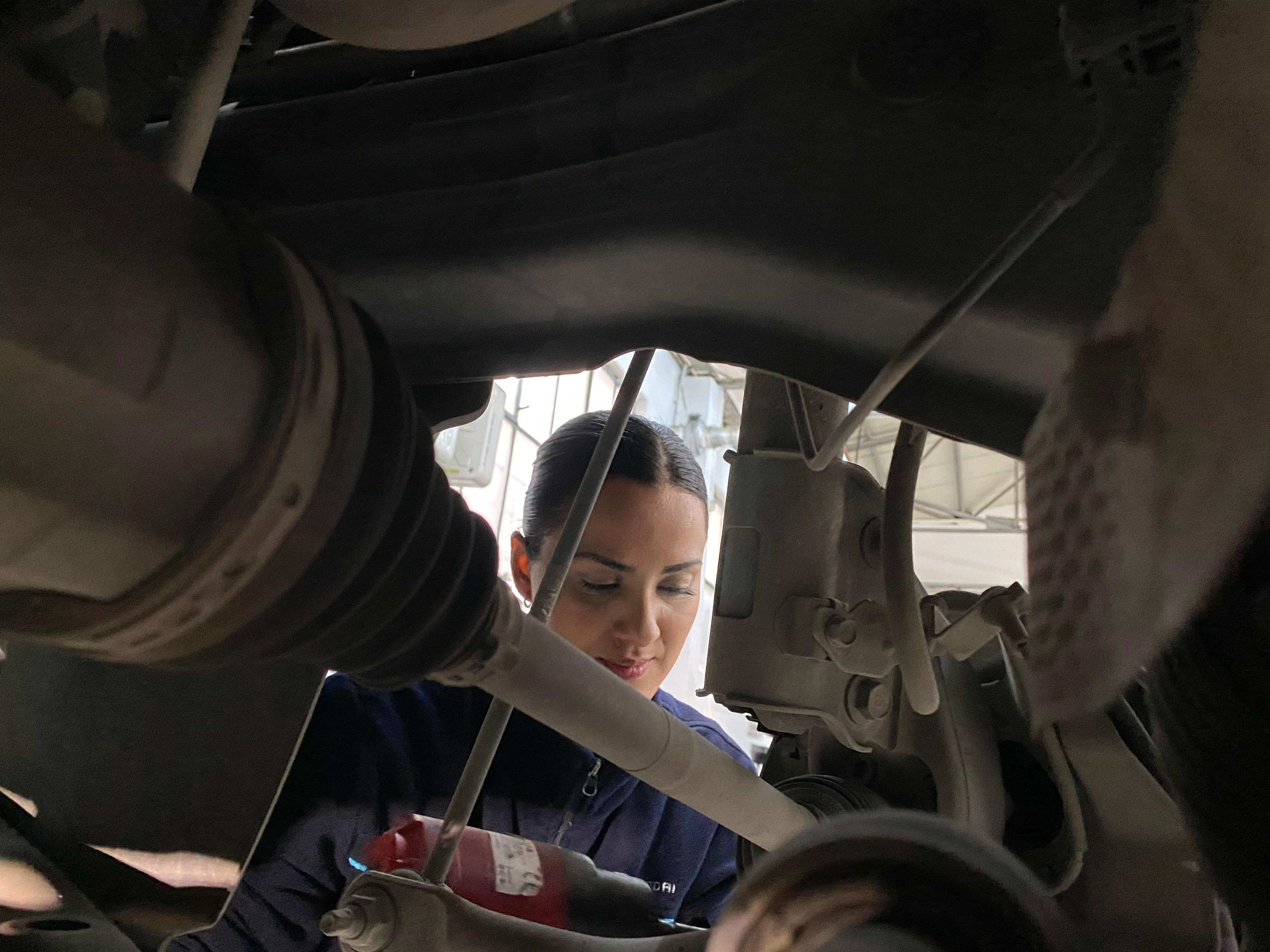 Oto Tamirhanesinde Ustalık Yapıyor.. Tam 3 Üniversite Diploması Var (4)