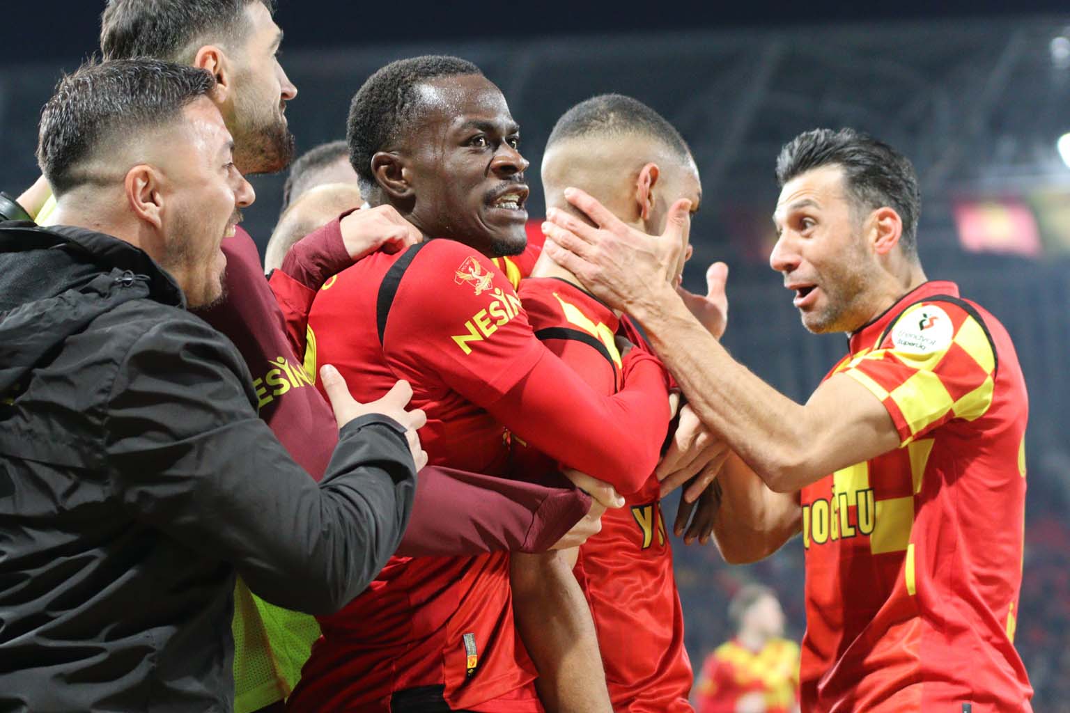 Trendyol Süper Lig Göztepe 2 Samsunspor 2 (Maç Sonucu) (8)