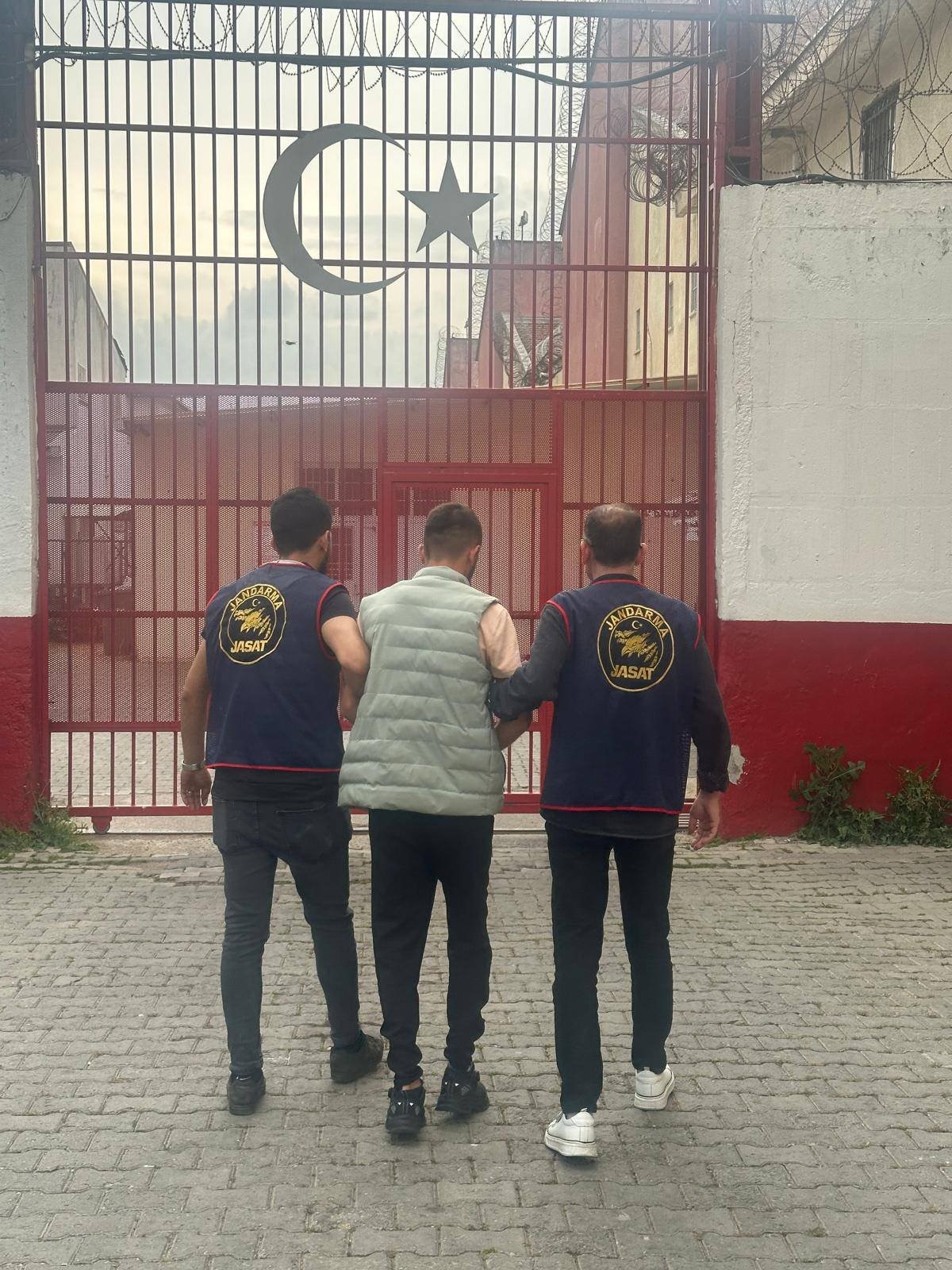 10 Yıl 2 Ay Hapis Cezasıyla Aranan Şahıs Aydın Efeler’de Yakalandı