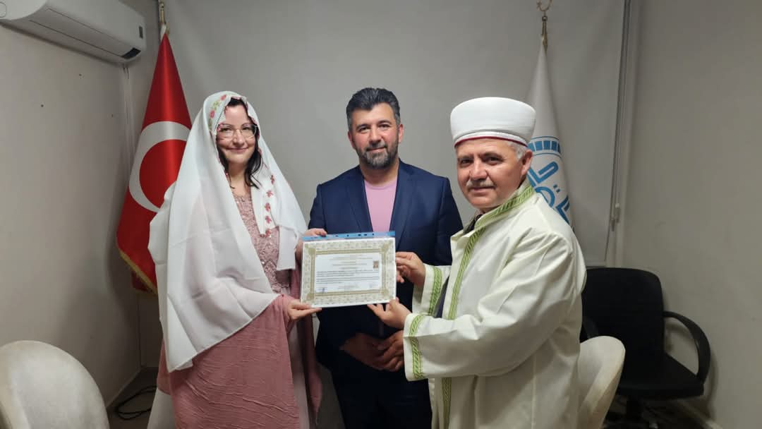 Alman Hemşire Müslüman Olup Canan Ismini Aldı