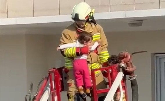 Aralarında Çocuklar Da Var.. Mahsur Kaldılar (2)