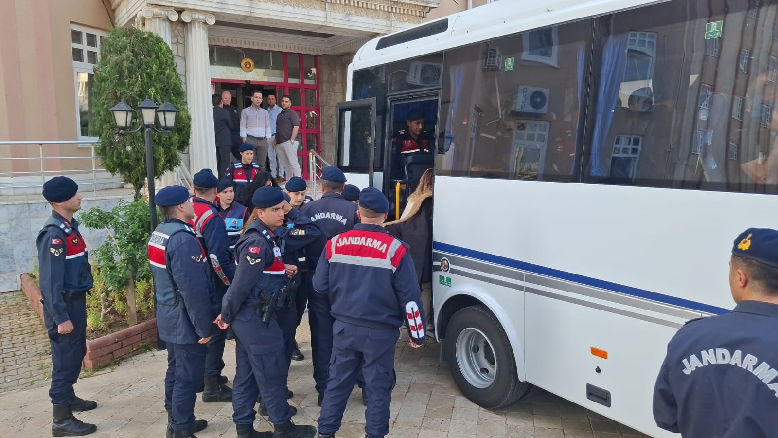 Aydın Merkezli 8 Ilde Dolandırıcılık Operasyonu 38 Tutuklama