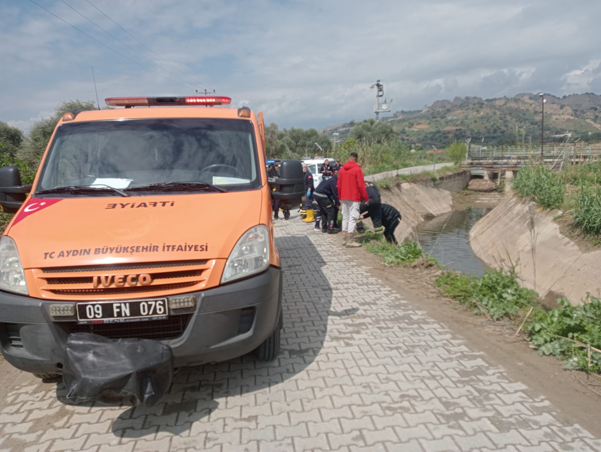 Aydın Nazilli’de Otomobil Sulama Kanalına Uçtu (4)