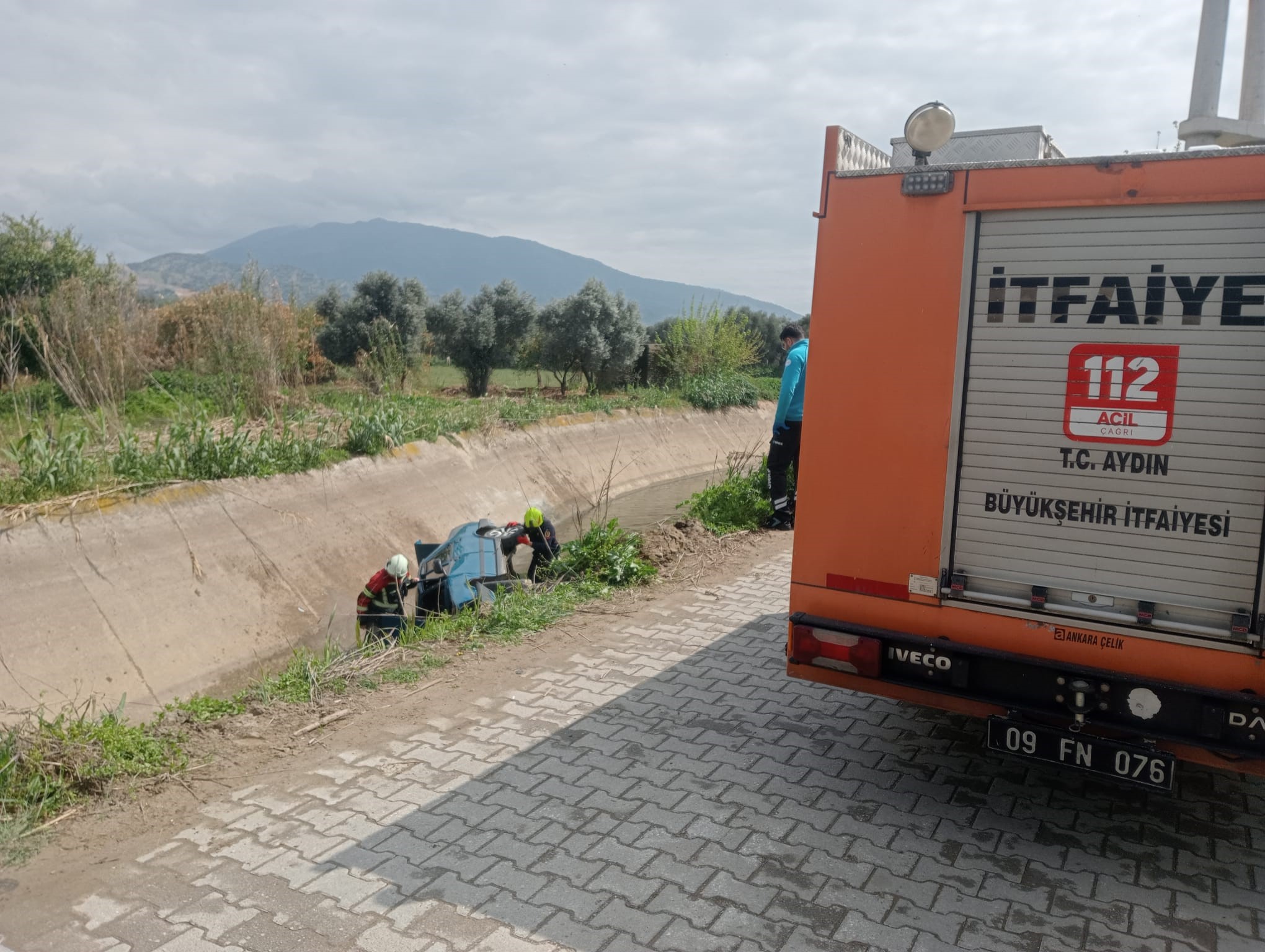 Aydın Nazilli’de Otomobil Sulama Kanalına Uçtu (6)