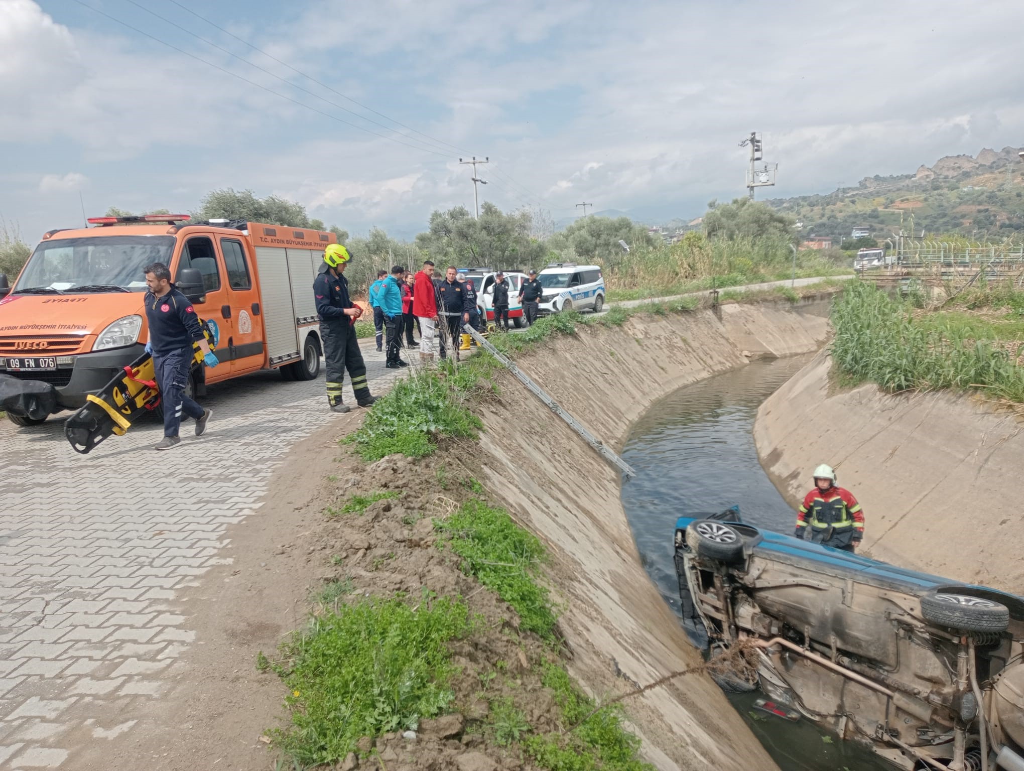 Aydın Nazilli’de Otomobil Sulama Kanalına Uçtu
