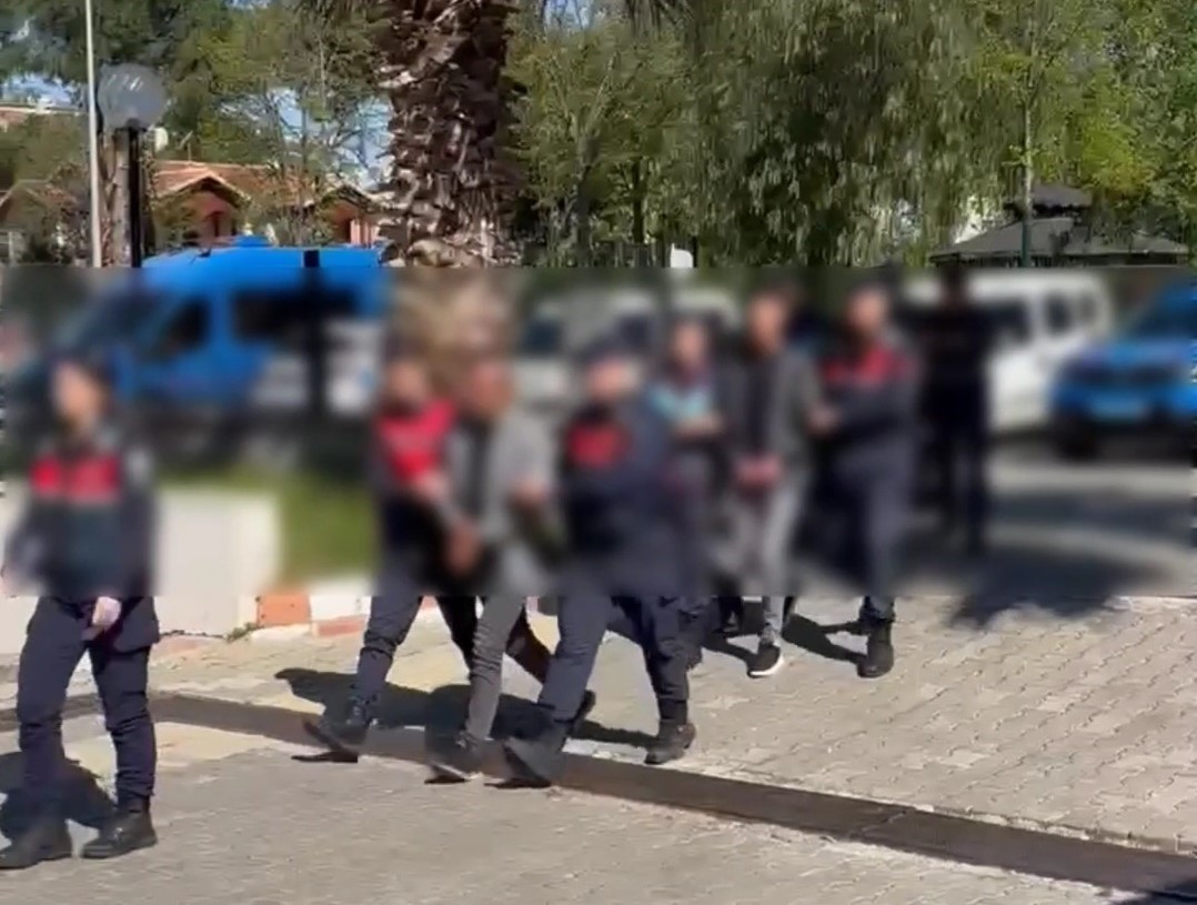 Aydın Nazilli’de Yaşandı.. Üzerine Benzin Dökerek Yakmaya Çalışmışlar