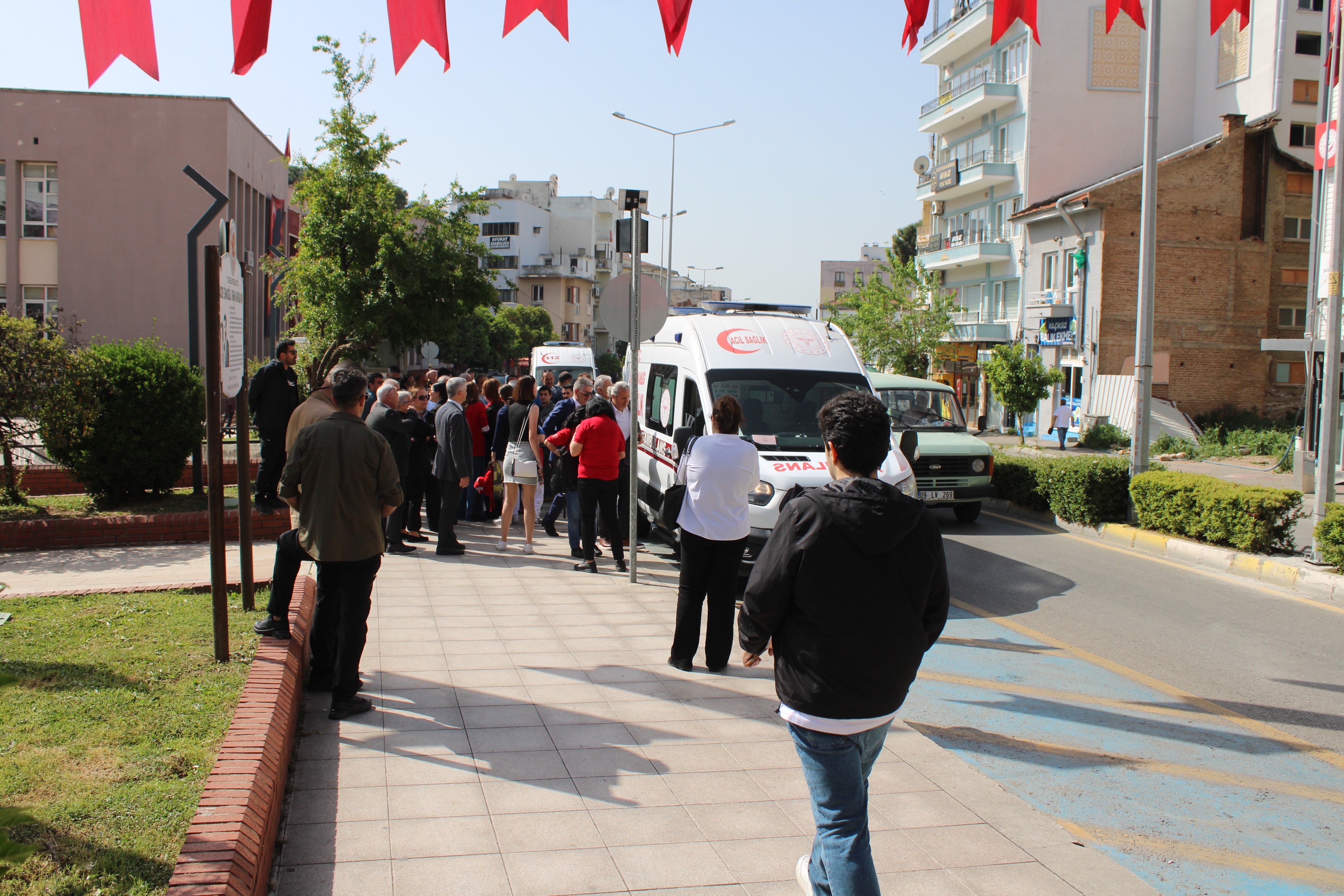 Aydın’da 23 Nisan Töreninde Bir Genç Kalp Krizi Geçirdi (3)