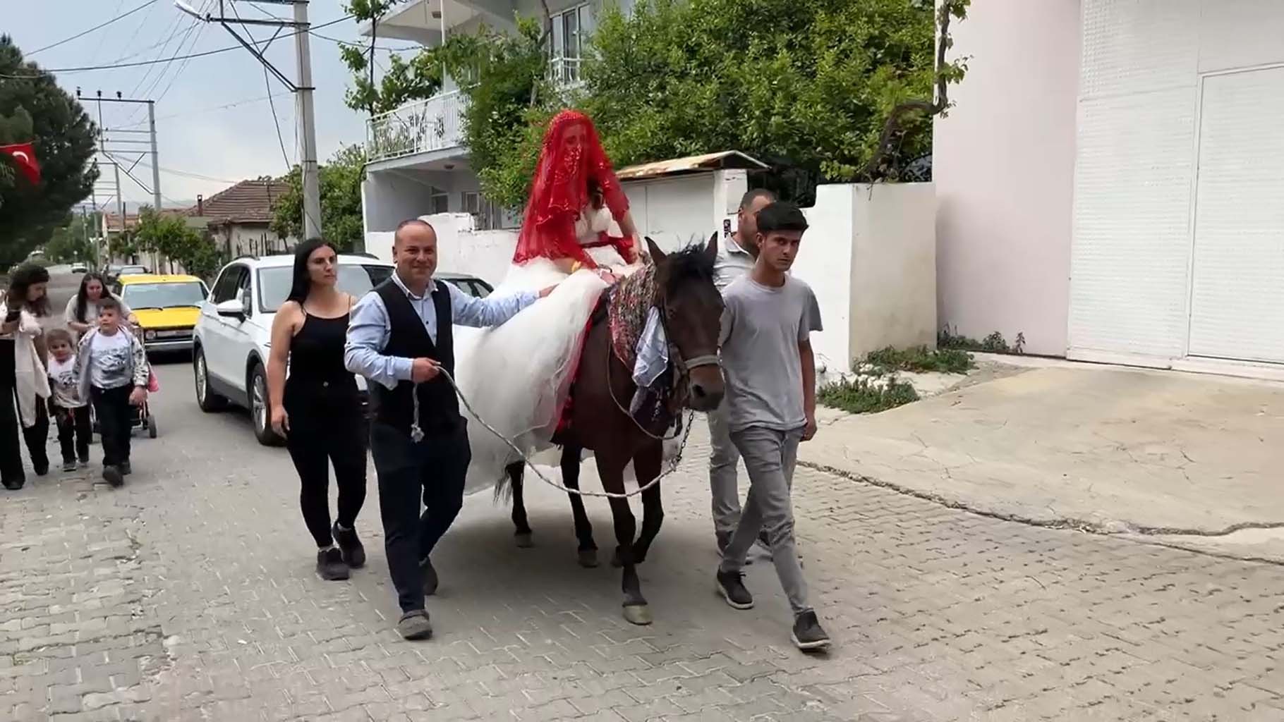 Aydın’da 5 Yıl Sonra Gelen Düğün Sevinci (9)-1