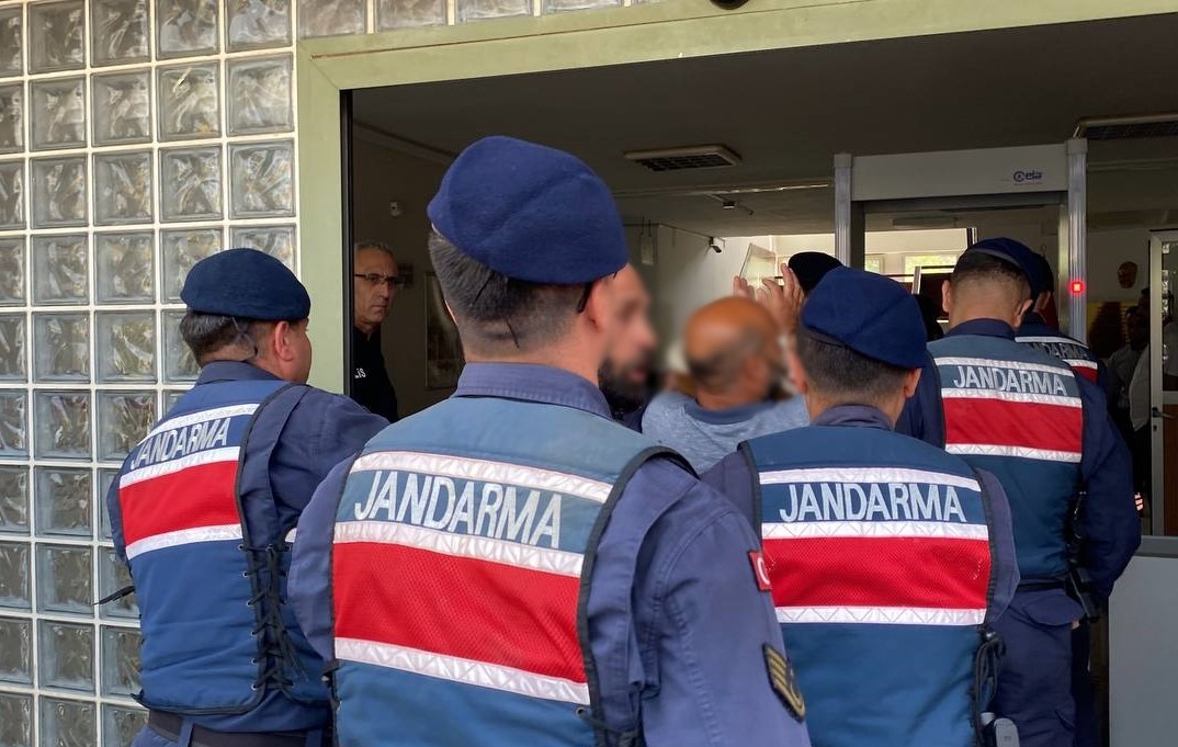 Aydın’da Çiftliğe Baskın Yapıldı, Civciv Baronu Yakalandı (4)