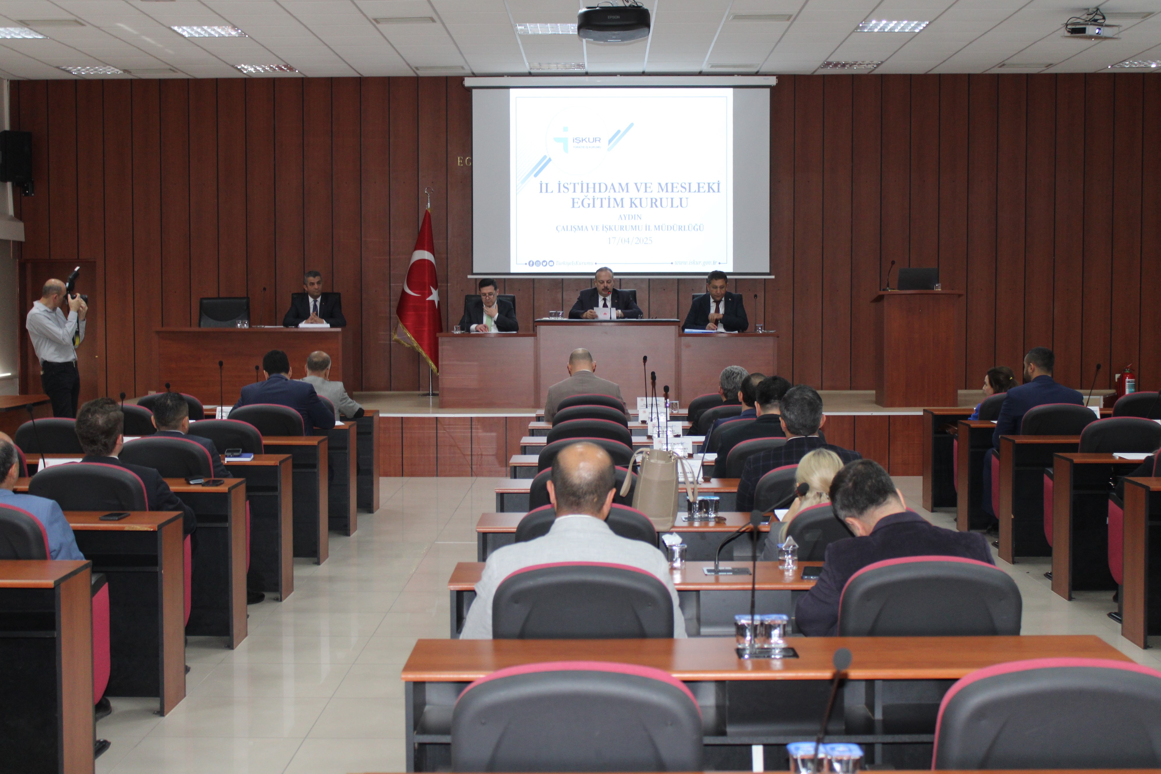 Aydın’da Kaç Kişi Çalışıyor, Kaç Kişi Iş Arıyor