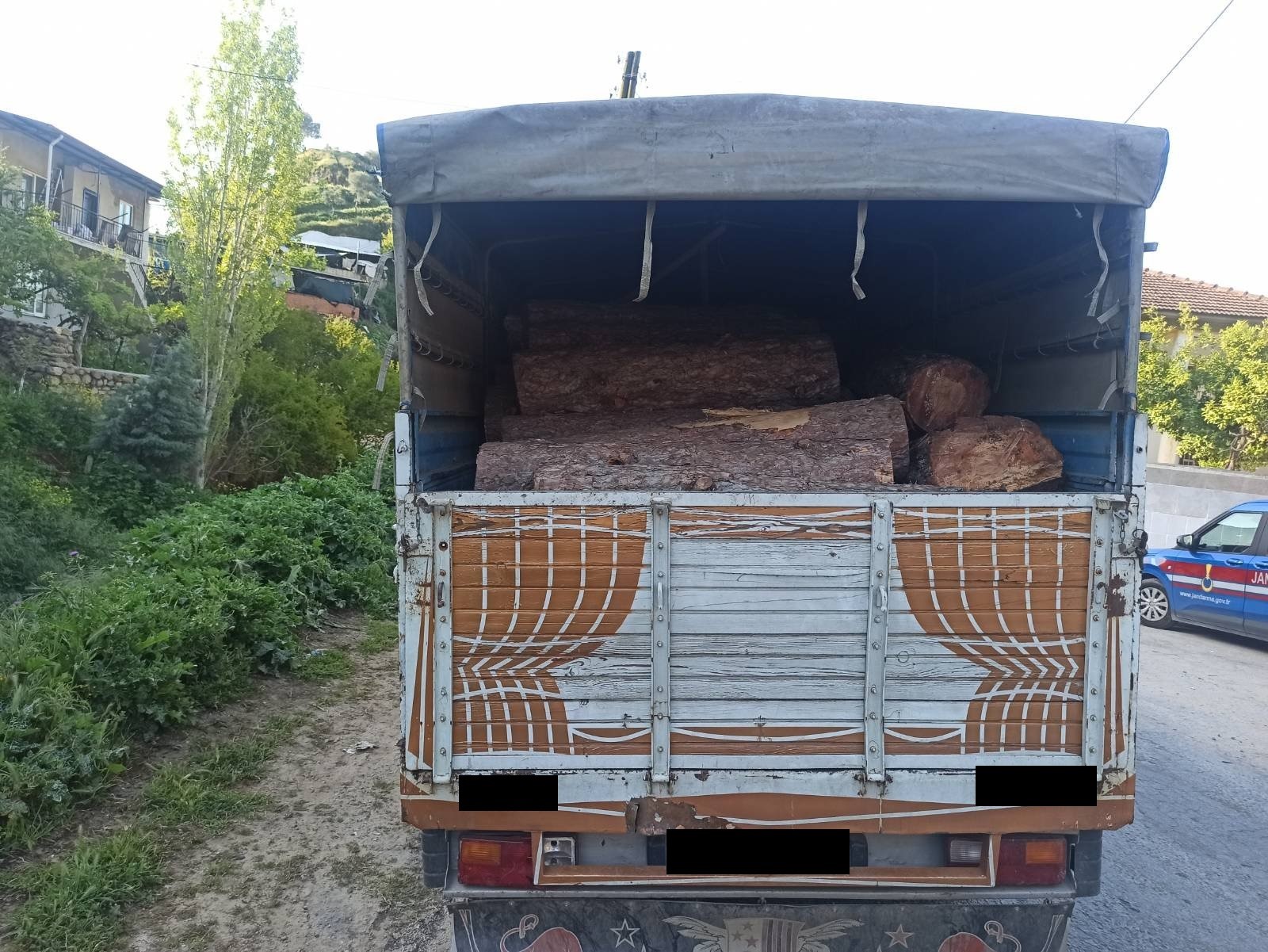 Aydın’da Kamyonetin Kasasında Yakalandı