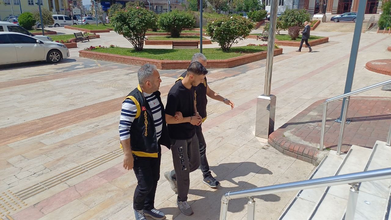 Aydın’da Kız Meselesinden Birbirlerine Girdiler, 1’I Ağır 2 Yaralı (4)