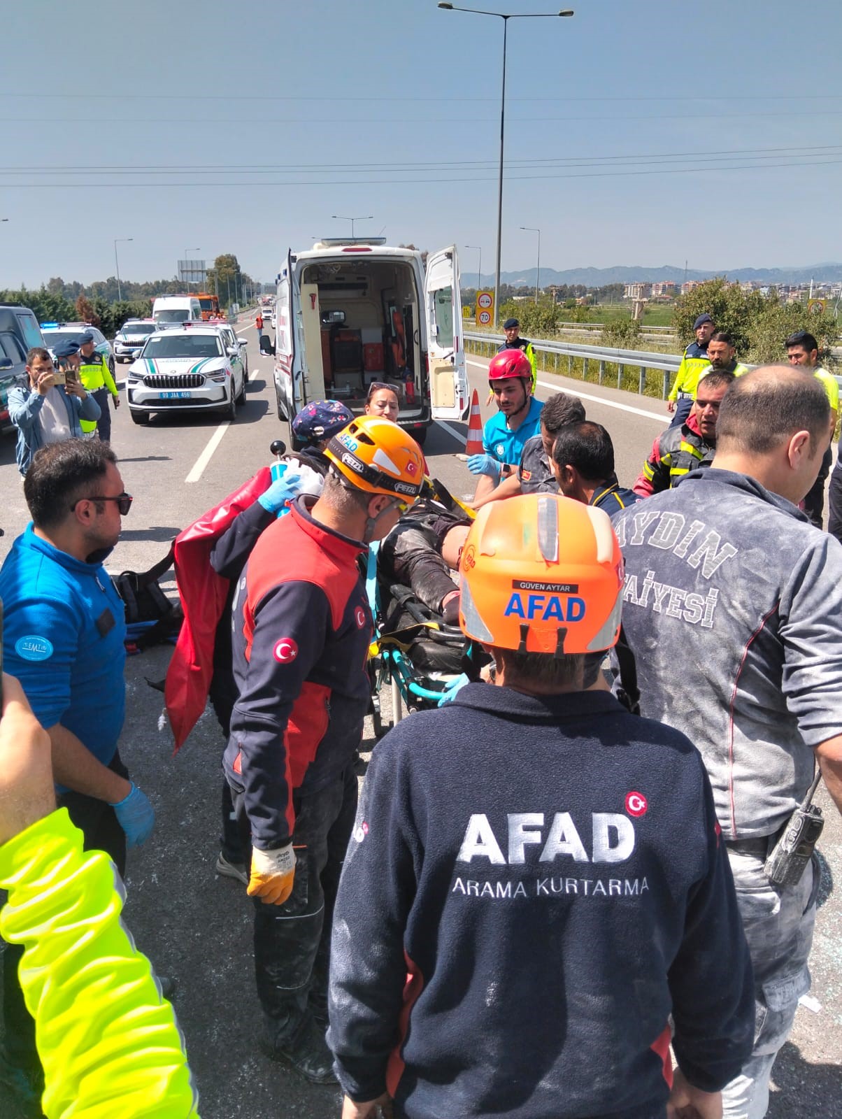 Aydın’da Tırlar Çarpıştı (2)