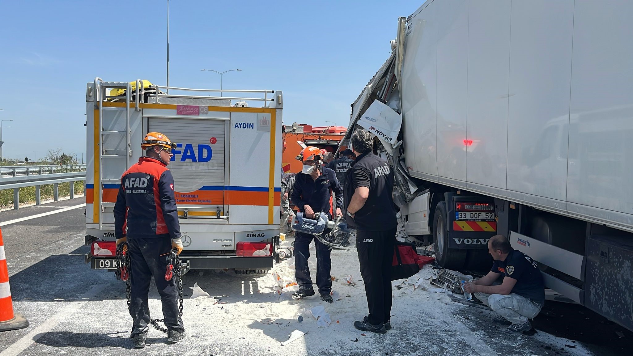 Aydın’da Tırlar Çarpıştı (4)