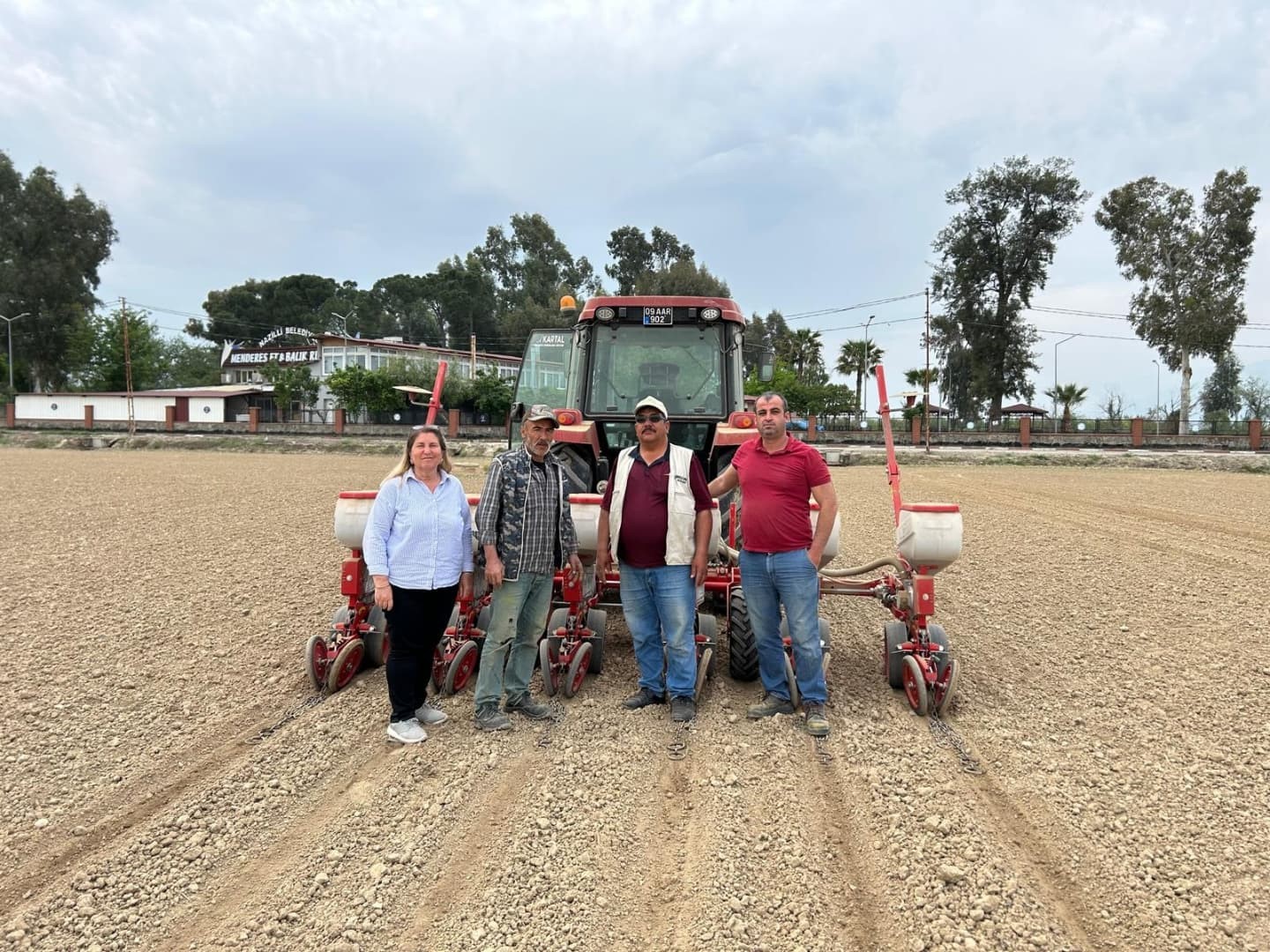Aydın’ın Beyaz Altını Toprakla Buluştu