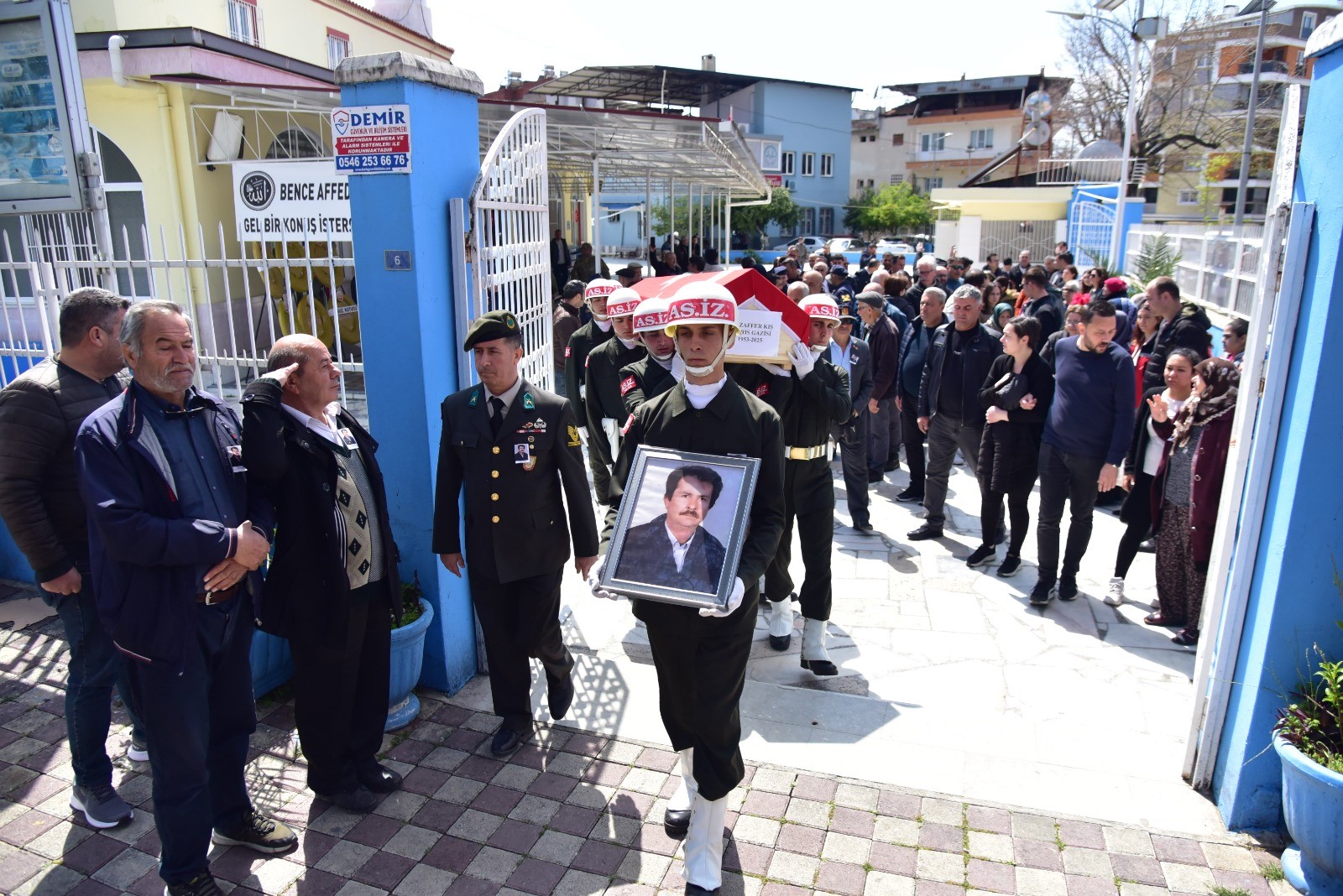 Aydınlı Kıbrıs Gazisi Askeri Törenle Son Yolculuğuna Uğurlandı (4)