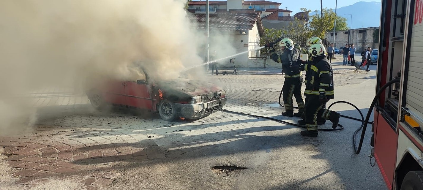 Bakımdan Çıkan Otomobil Alev Alev Yandı (5)
