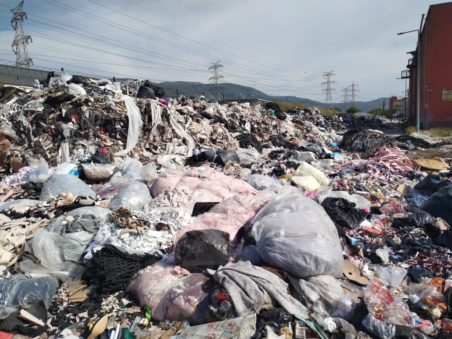 Bu Görüntü Hindistan’da Değil Ege’nin En Kalabalık Kentlerinden Birinde Kaydedildi (2)