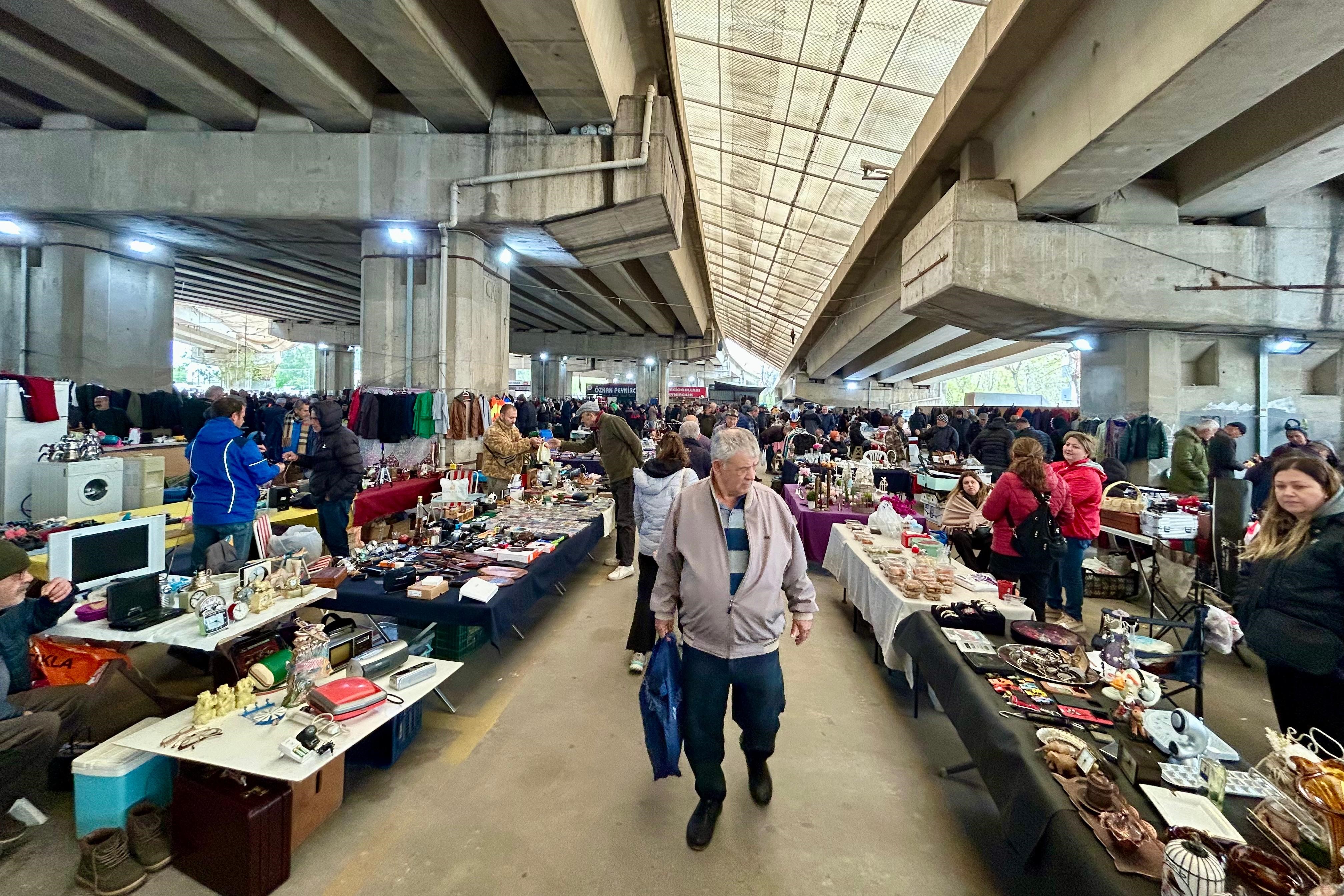 Bu Pazarda Yok Yok.. Mağazada Bile Olmayan Şeyler Burada Bulunuyor (4)