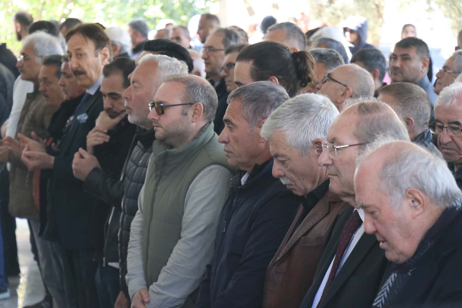 Ersun Yanal Annesinden 1 Hafta Sonra Babasını Da Kaybetti (2)