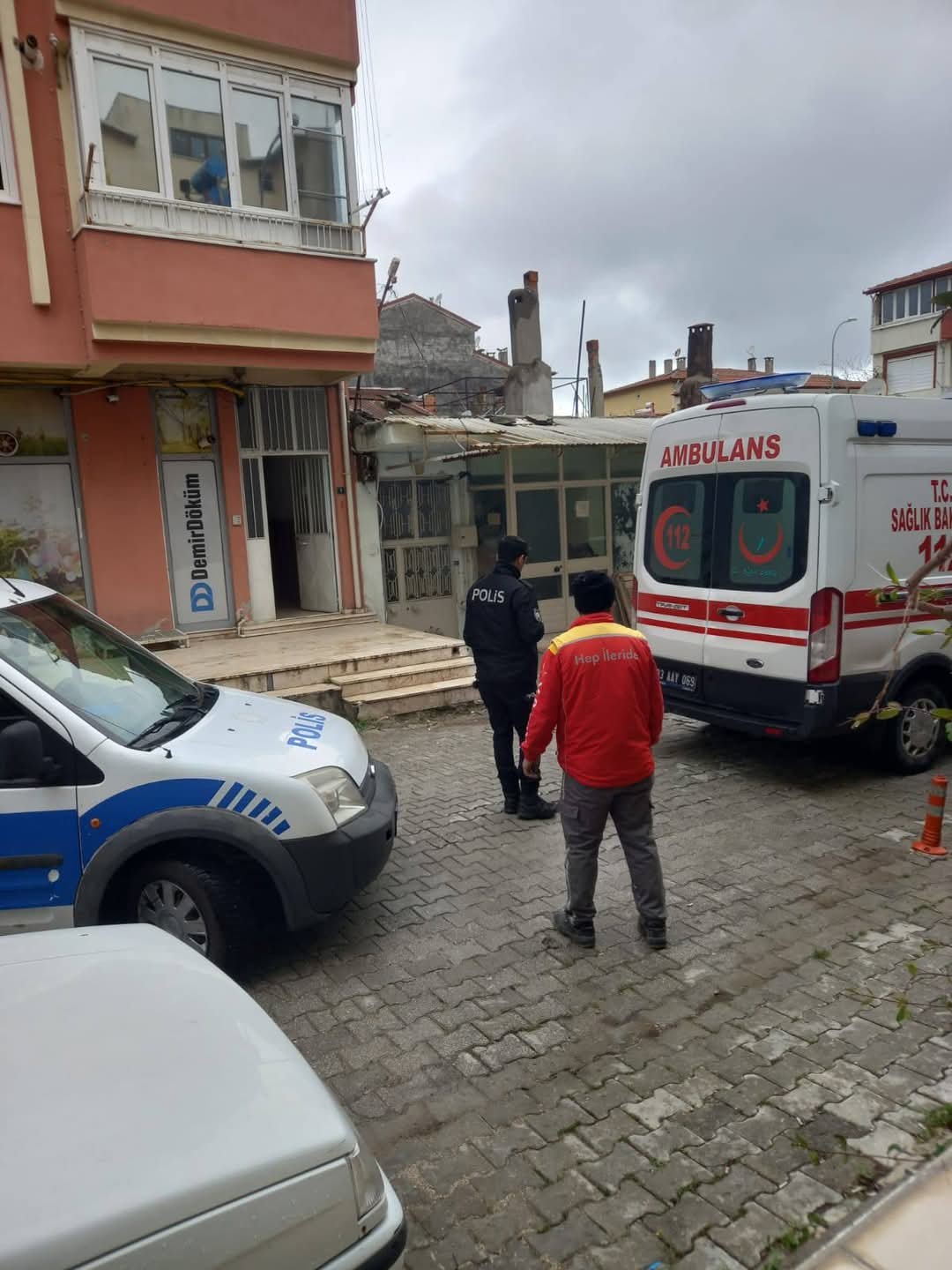 Evinin Balkonundan Düştü, Hayatını Kaybetti