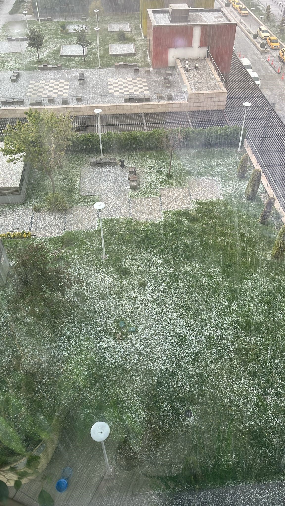 Fındık Büyüklüğünde Dolu Yağdı, Bahçeler Zarar Gördü (4)